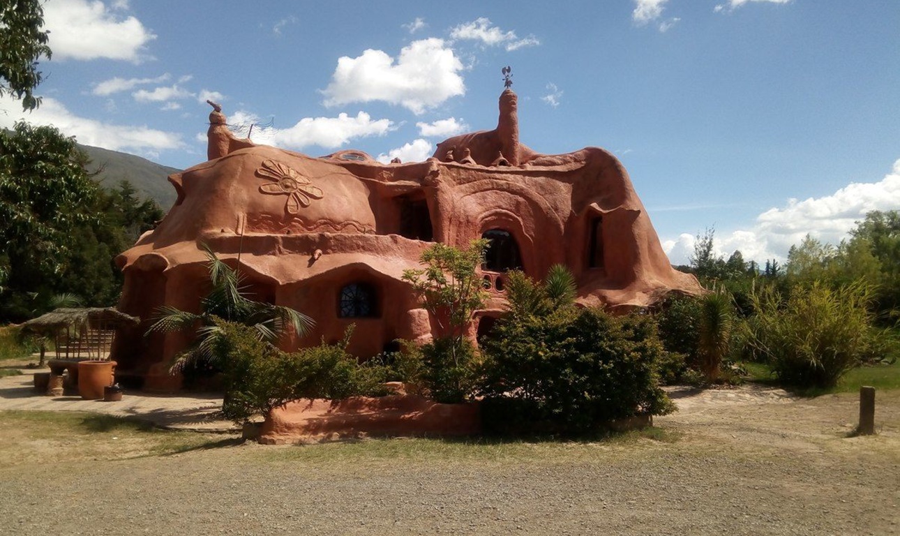 Κολομβία, ένα παράξενο κεραμικό σπίτι