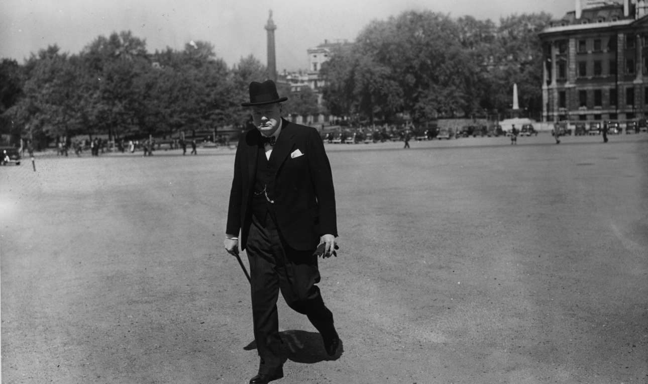 Το μαύρο σκυλί