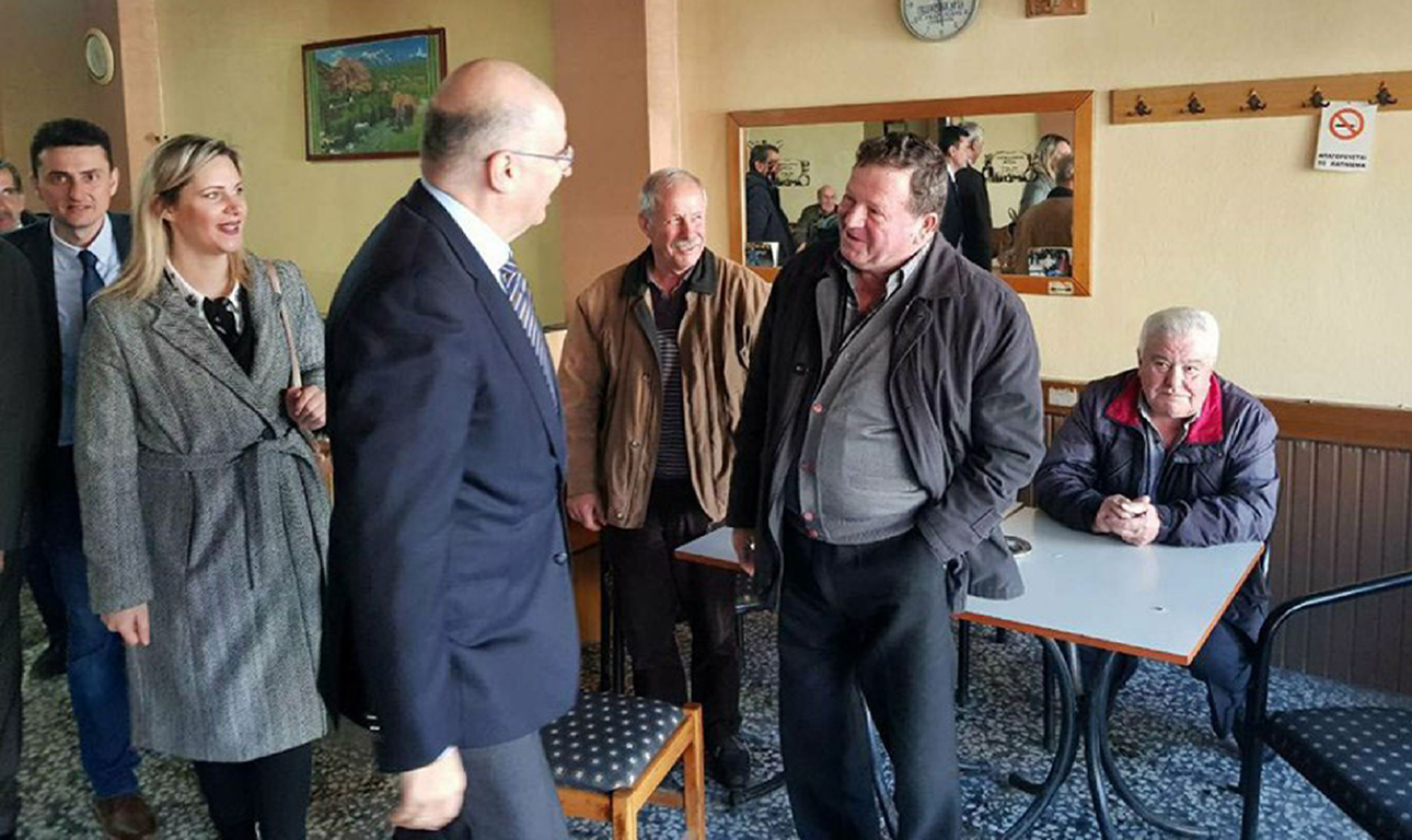 Στον Εβρο ο Δένδιας – τι είπε στους γονείς των δύο ελλήνων στρατιωτικών