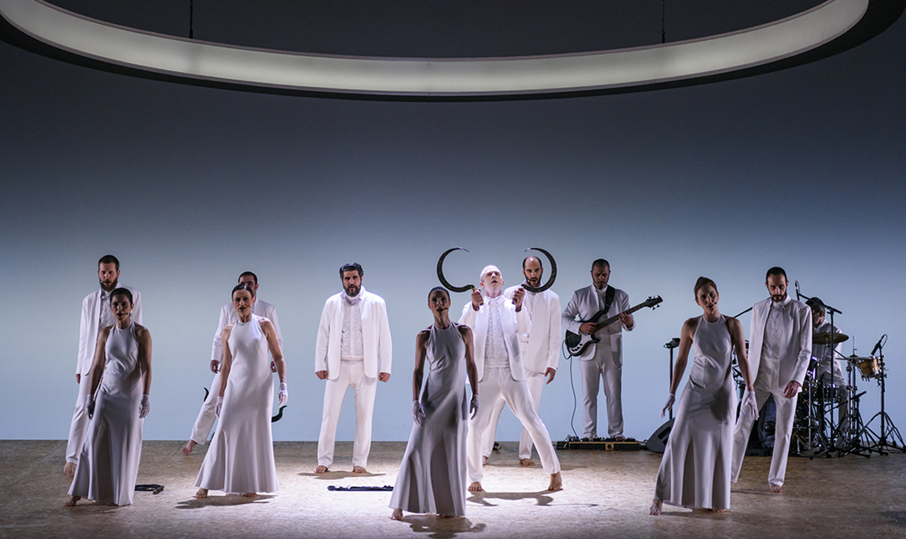 Βάκχες, σαν βίντεο-κλιπ του Μπράιαν Φέρι