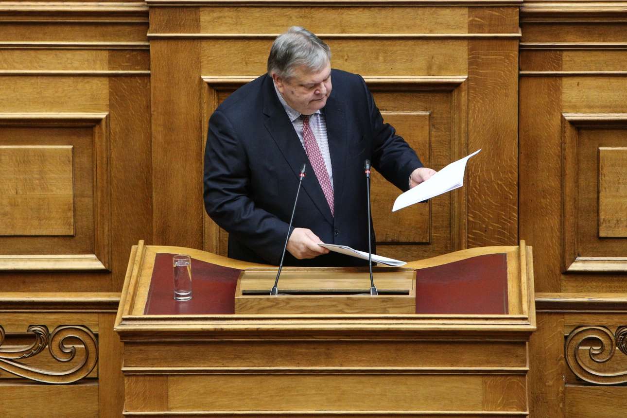 Καταιγιστικός Βενιζέλος στη Βουλή: «Λασπολογείτε και μετά ως θρασύδειλοι κρύβεστε»