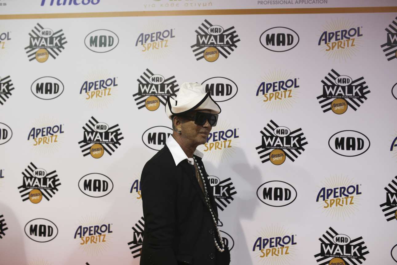 Ξεκινούν οι e-πλειστηριασμοί (και) με διαμέρισμα του Λάκη Γαβαλά