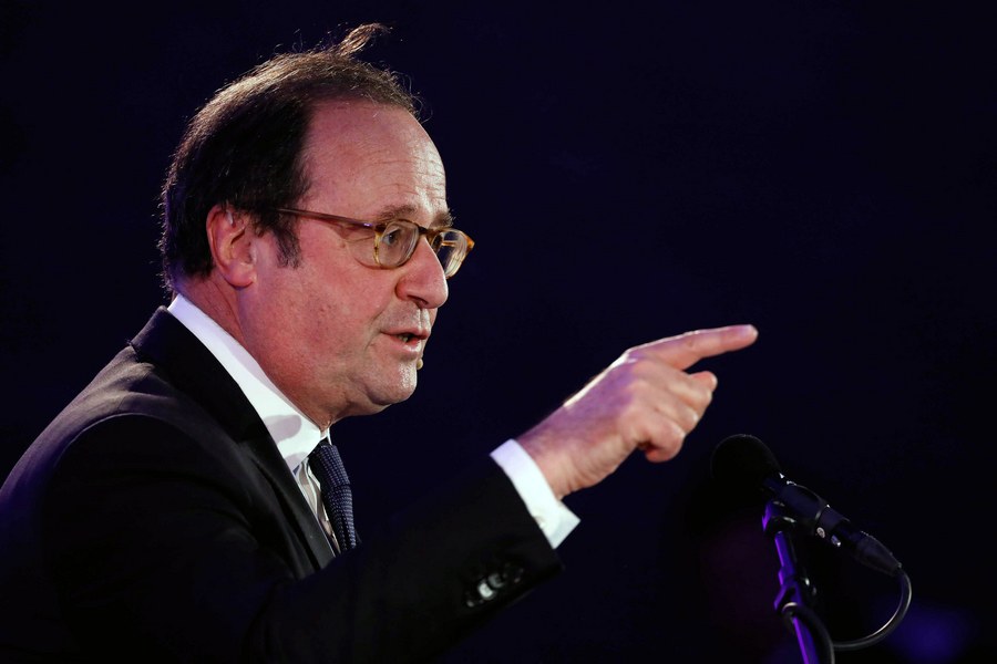 Ολάντ κατά Μακρόν: «Εξελέγη χάρη σε ένα παιχνίδι της μοίρας»