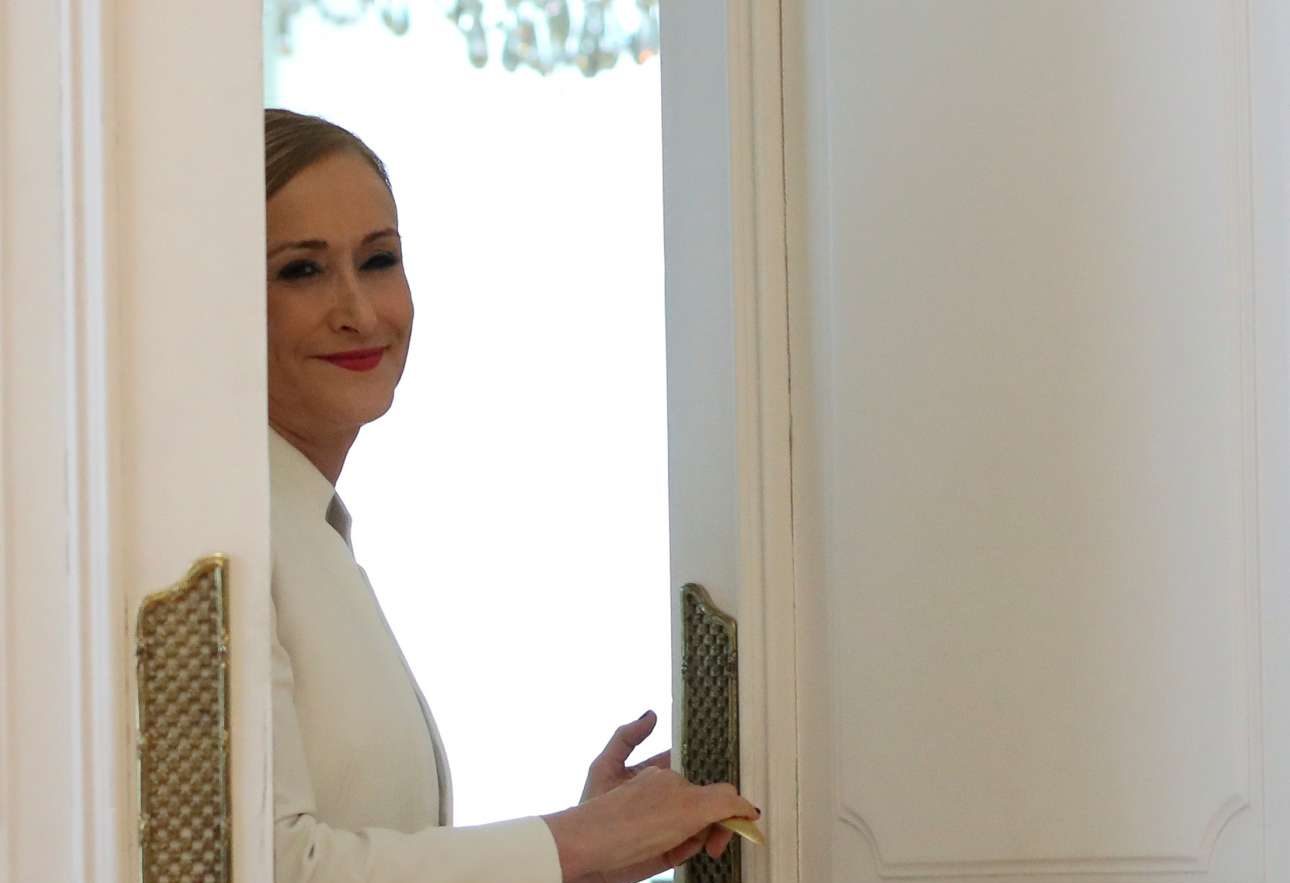 Οταν κλέβεις αντιγηραντικές κρέμες, παραιτείσαι από περιφερειάρχης της Μαδρίτης