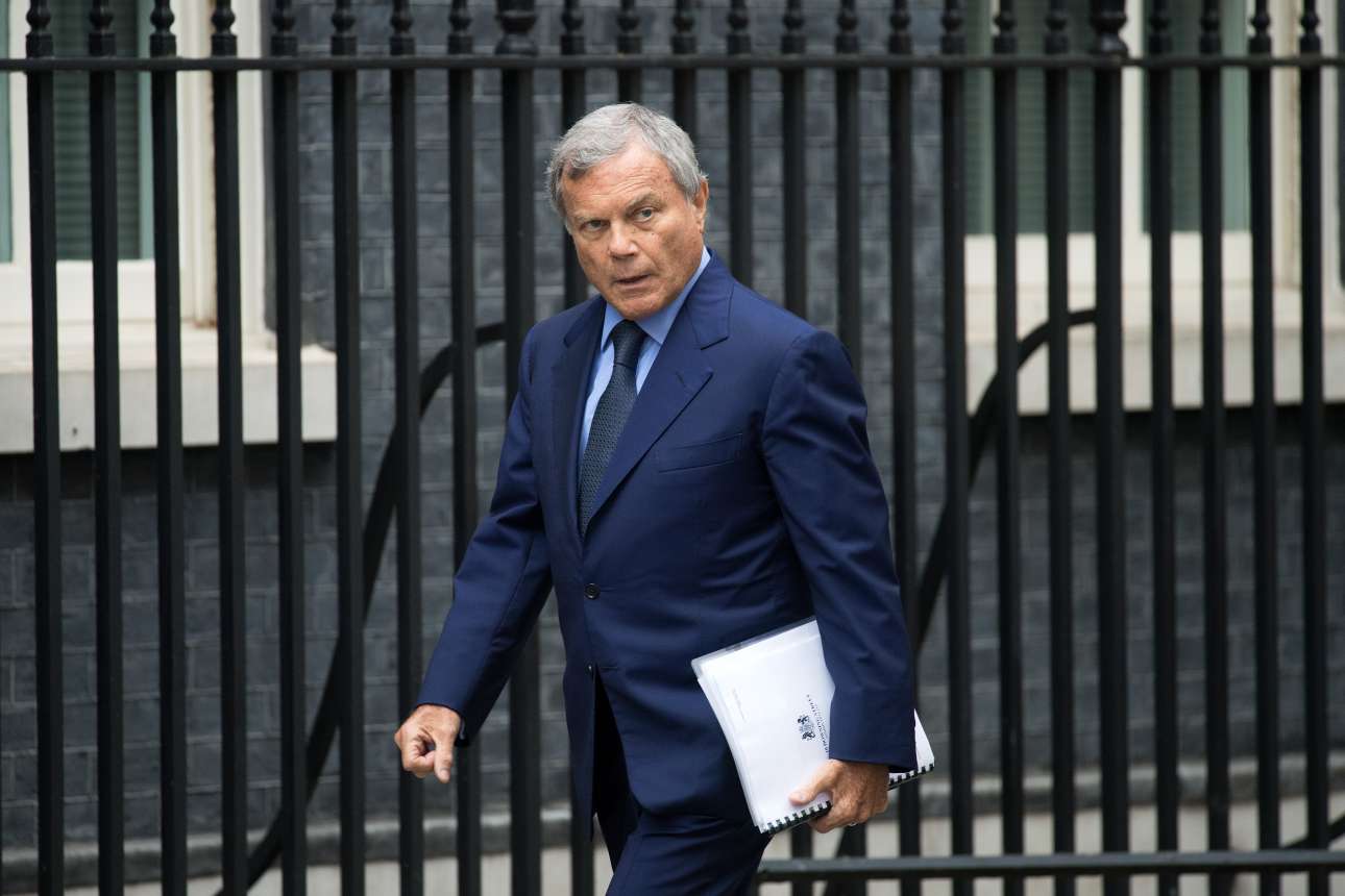 Μυστήριο: γιατί γκρεμίστηκε ο γίγαντας της διαφήμισης;