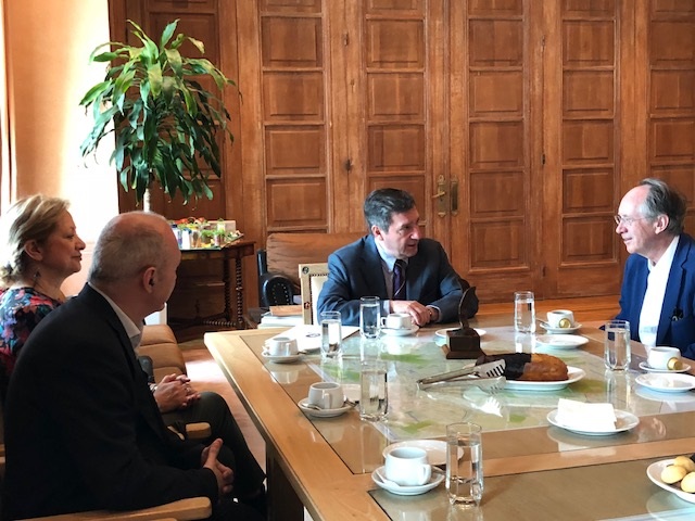 Η συντηρητική στροφή της Ευρώπης στη συνάντηση των Γιώργου Καμίνη – Ιαν ΜακΓιούαν