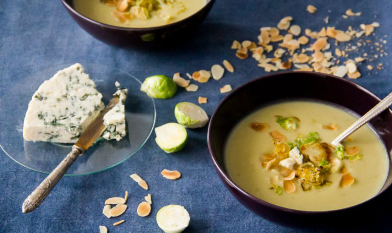 Σούπα με λαχανάκια Βρυξελλών και μπλε τυρί