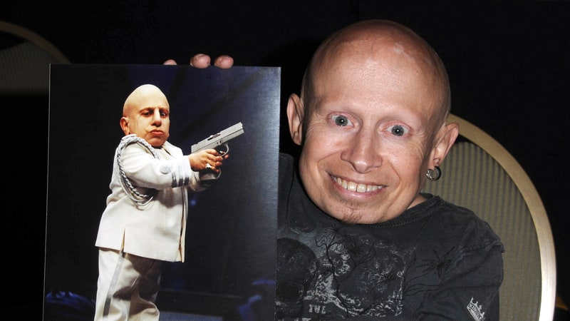 Πέθανε στα 49 του ο Βερν Τρόιερ, ο «Mini-Me» στις ταινίες «Austin Powers»