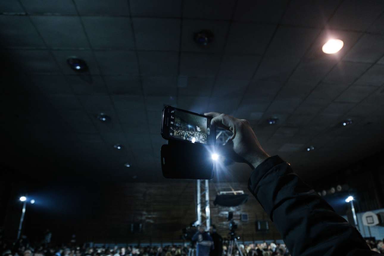 Η κυβέρνηση βάζει τέλος 2% σε smartphones, tablets και ηλεκτρονικούς υπολογιστές