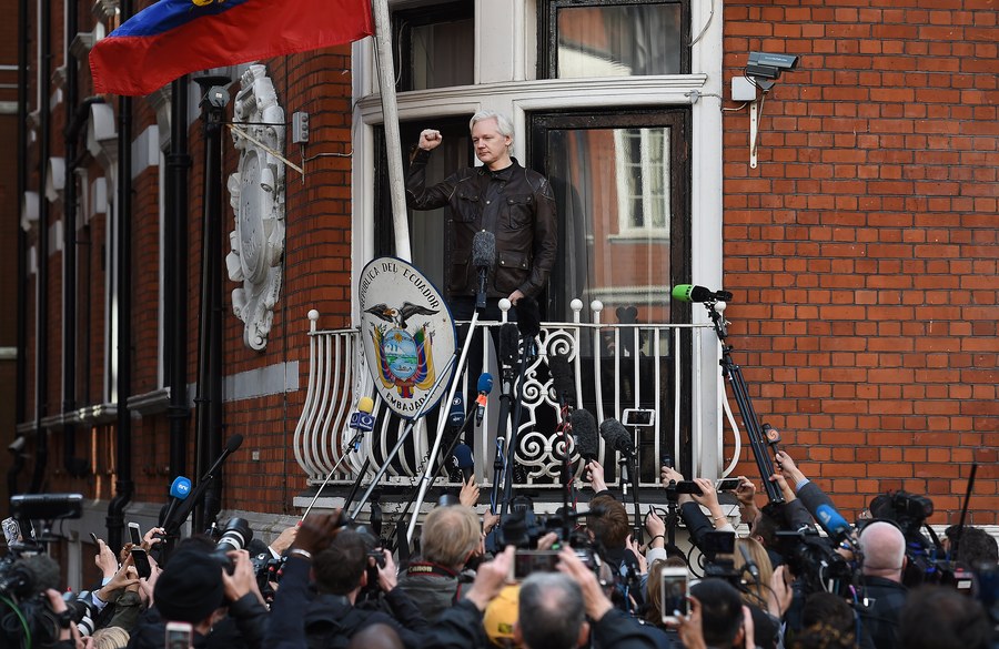 epa06634656 (FILE) - Wikileaks founder Julian Assange speaks to the media from the balcony of the Ecuadorian Embassy in London, Britain, 19 May 2017 (reissued 28 March 2018). Media reports on 28 March 2018 state that Ecuadorean embassy may have cut off Assange's communication to outside of the embassy in London. EPA/ANDY RAIN *** Local Caption *** 53823893
