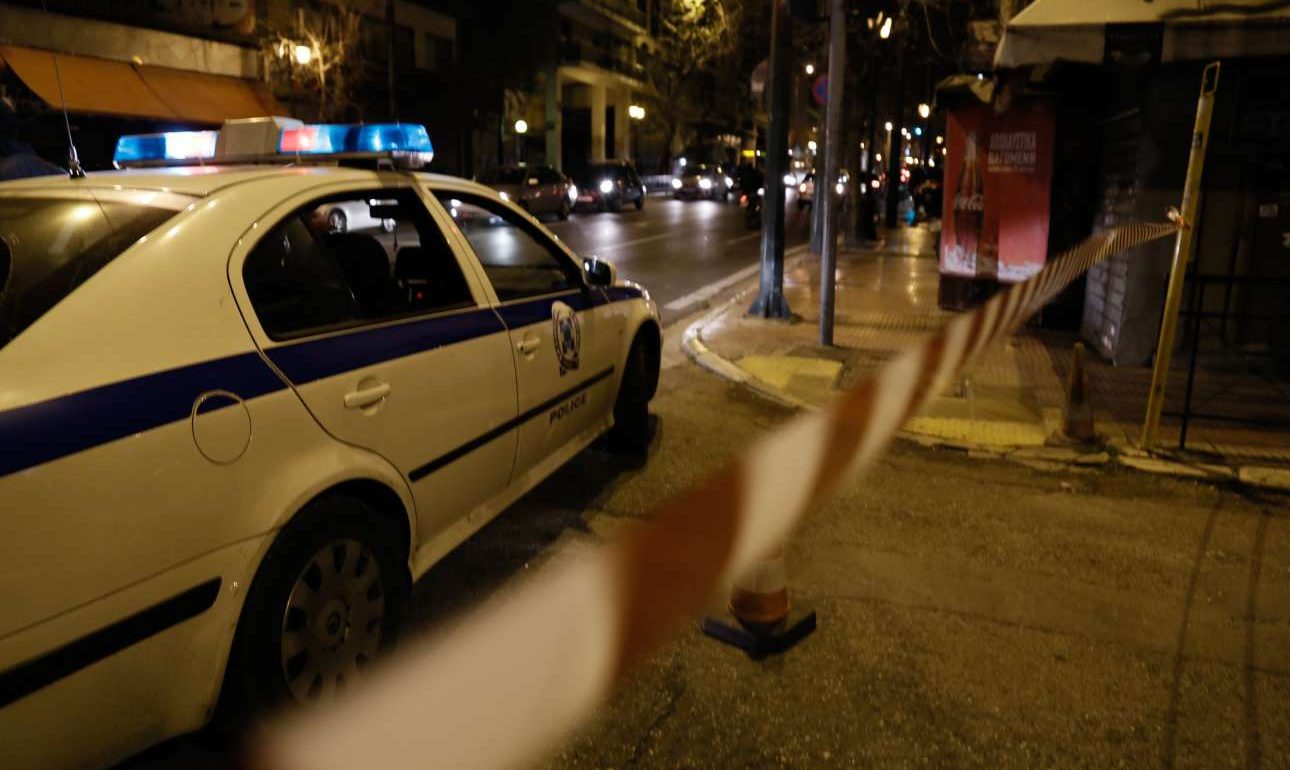 Φρίκη στη Νέα Σμύρνη: Ανδρας σκότωσε τη μητέρα του και έμενε με το πτώμα