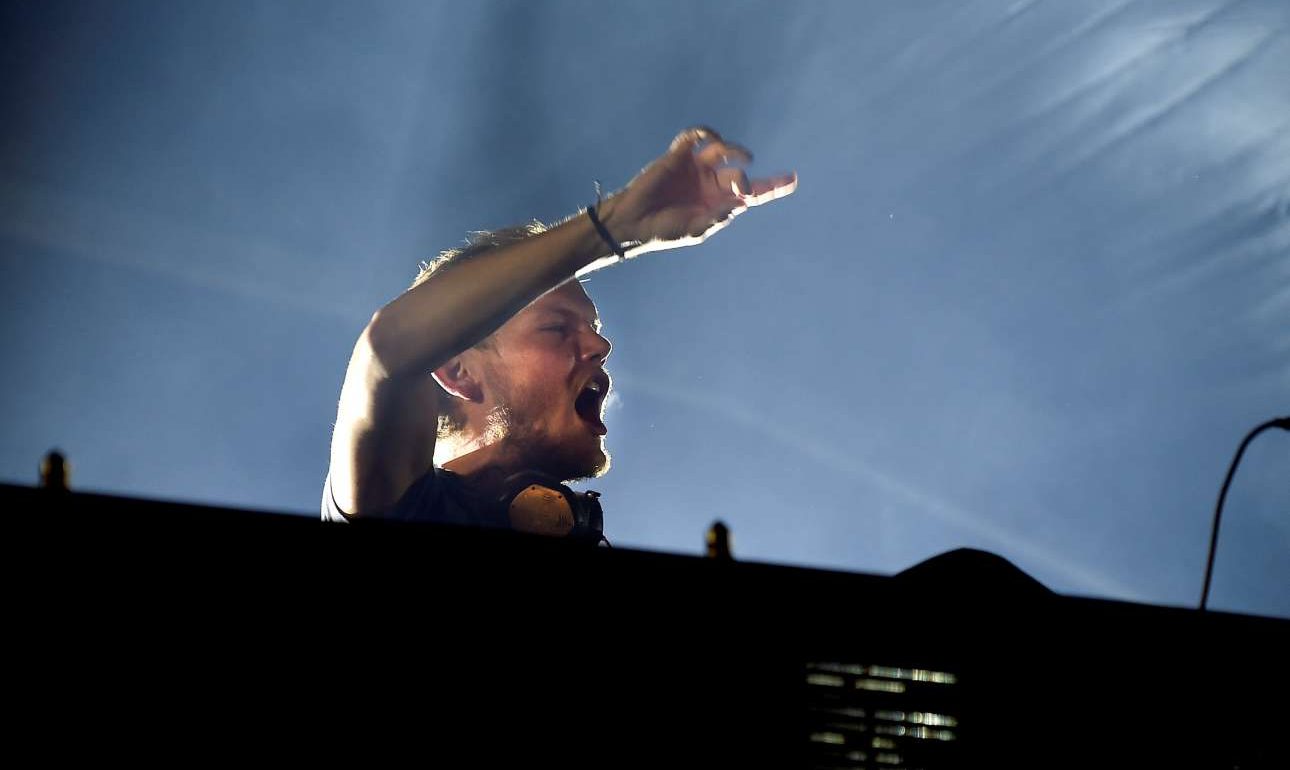 Σε αυτοκτονία με σπασμένο γυαλί αποδίδεται ο θάνατος του DJ Αβίτσι