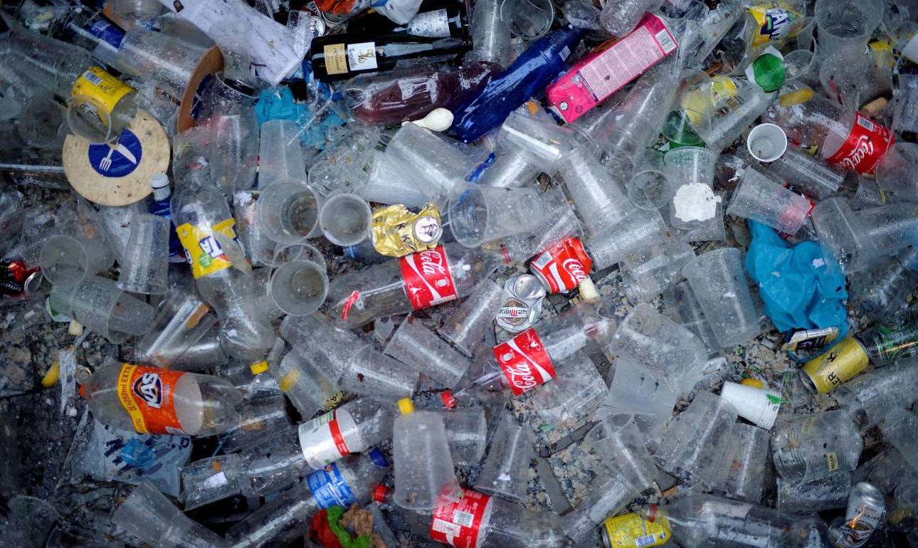 Δέσμη μέτρων κατά των πλαστικών προτείνει η Ευρωπαϊκή Επιτροπή