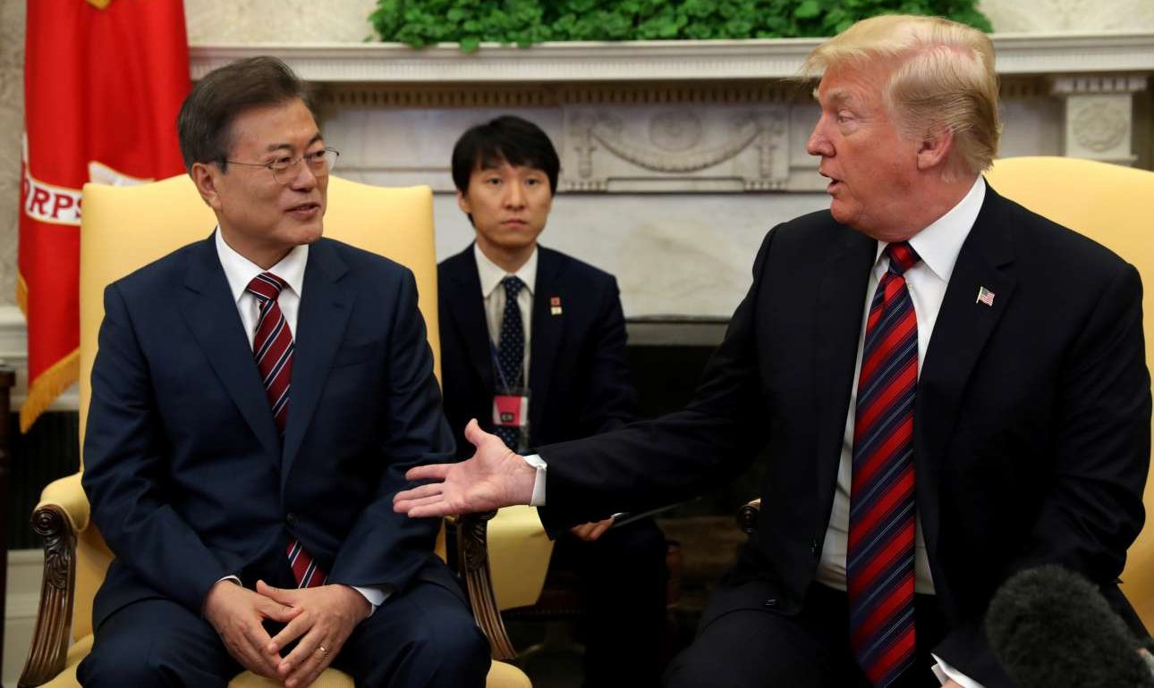 Ο Τραμπ αφήνει ανοιχτό το ενδεχόμενο αναβολής της συνόδου κορυφής με τον Κιμ Γιονγκ Ουν