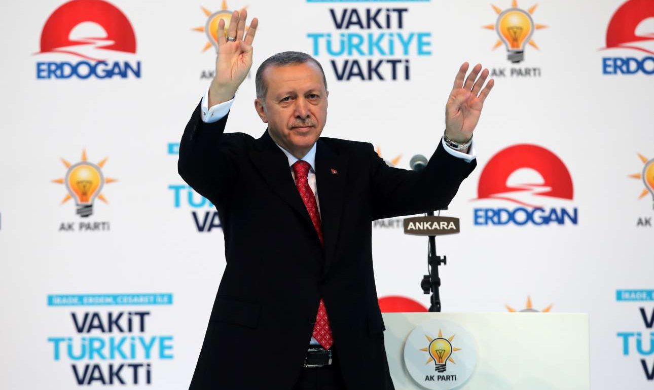 Κοντά στο κραχ η τουρκική οικονομία – Φήμες για capital controls