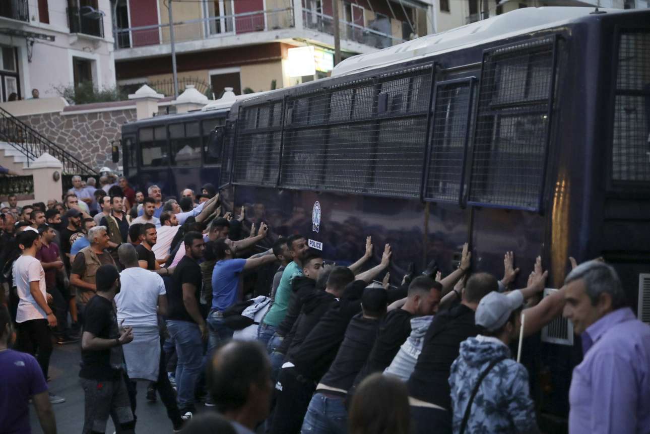 Ενταση μεταξύ διαδηλωτών και Αστυνομίας (ΤΟΣΙΔΗΣ ΔΗΜΗΤΡΗΣ/InTimeNews)