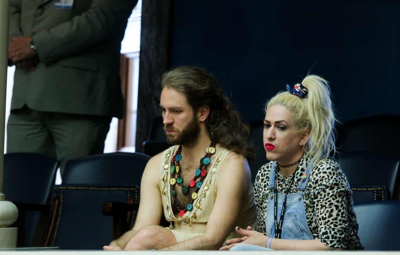 Με Τζέισον – Αντιγόνη στα θεωρεία η συζήτηση στη Βουλή