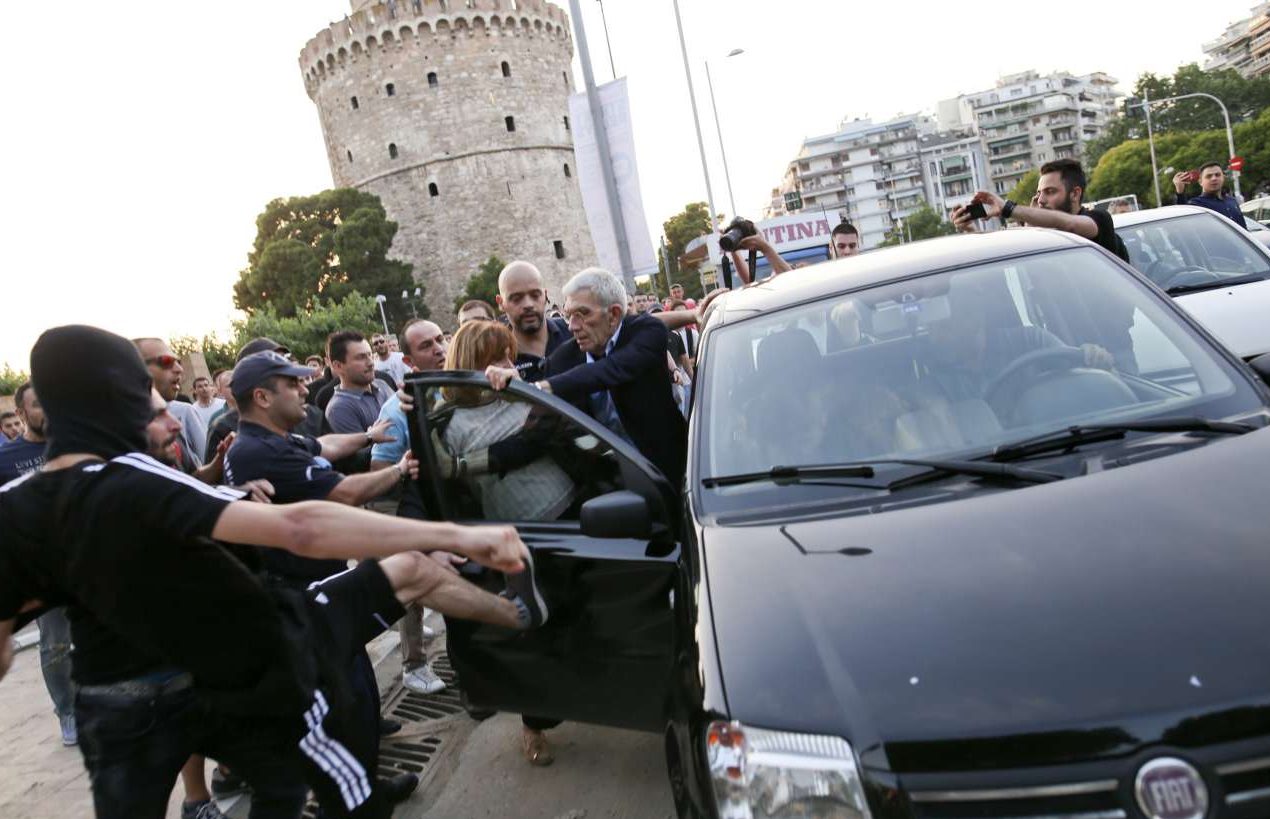 Επίθεση τραμπούκων κατά του Γιάννη Μπουτάρη στην εκδήλωση για την Ημέρα των Ποντίων