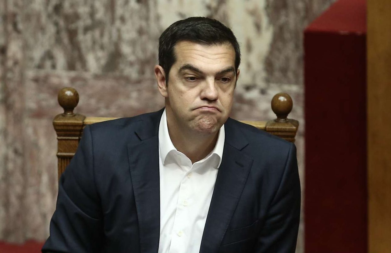 Handelsblatt: Το δίλημμα του Τσίπρα και η εκλογική του πελατεία