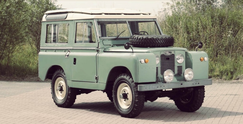 Land Rover Series IIA του 1961. Είχε μικρές επεμβάσεις στο αμάξωμα, πιο άνετα καθίσματα και πετρελαιοκινητήρα 2,25 λίτρων