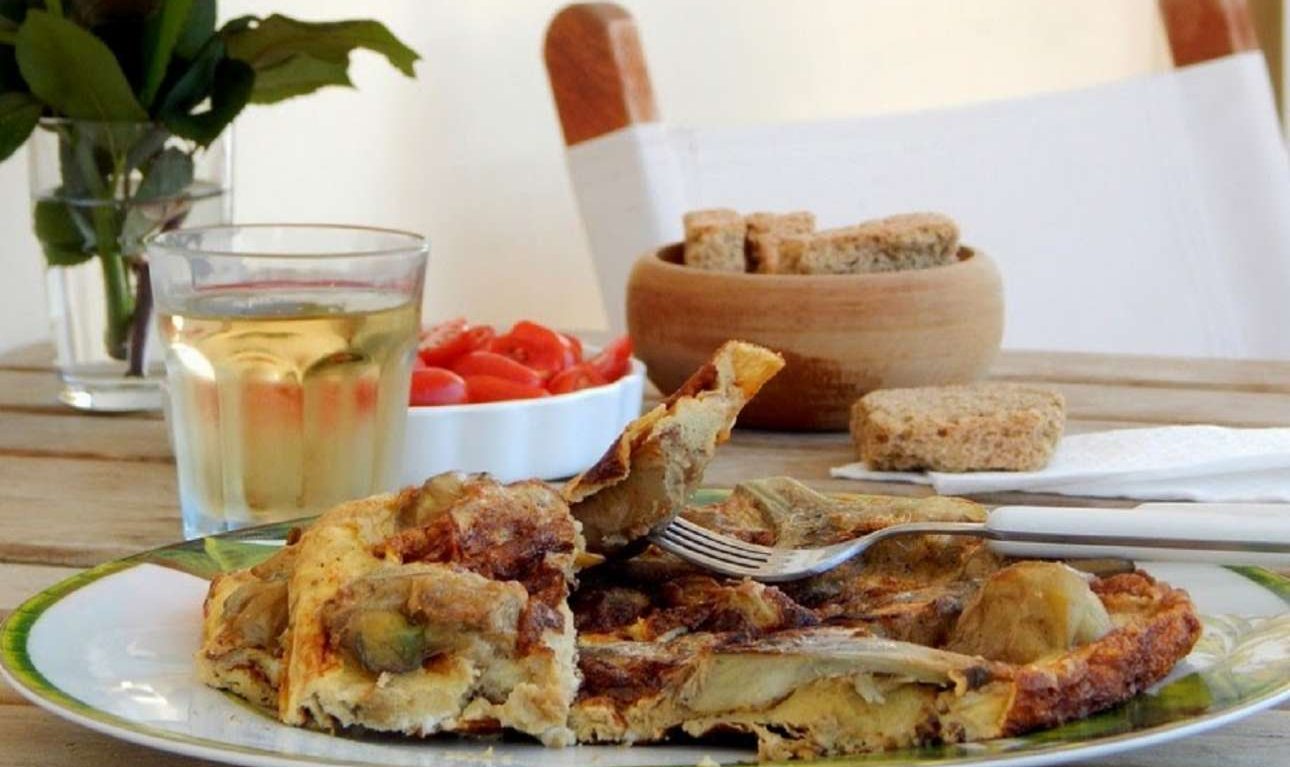 Πιο κοντά στη φύση με μια ομελέτα με αγκινάρες