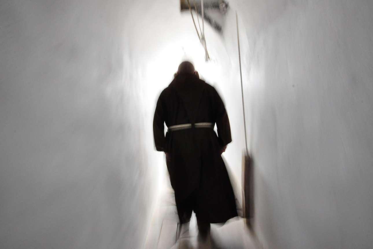 Φρίκη με 80χρονο ιερέα που κατηγορείται ότι ασελγούσε σε 11χρονη