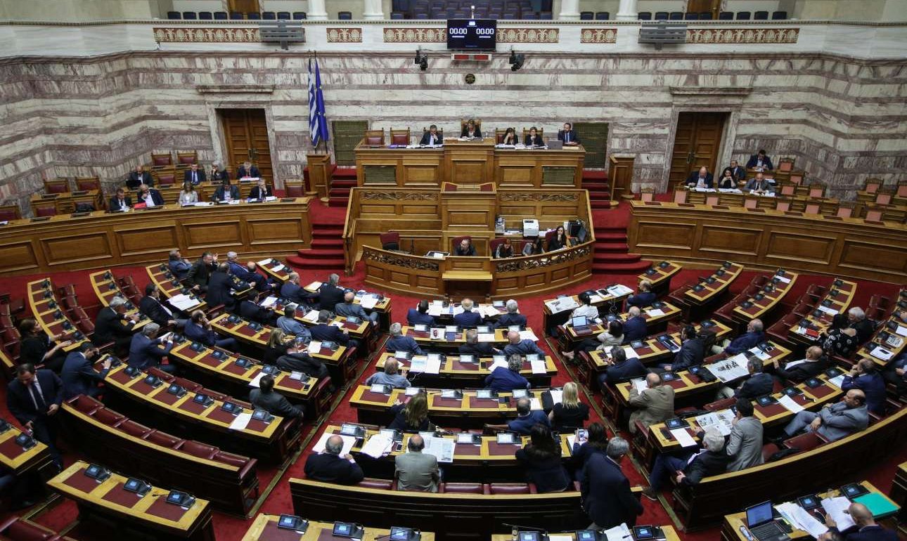 Αντιπαράθεση για ολιστικό σχέδιο ανάπτυξης (και Ρουβίκωνα) στη Βουλή