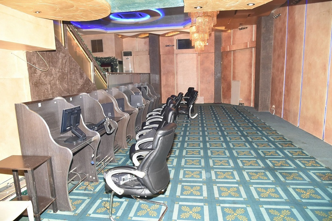 Λουκέτο από την αστυνομία σε «ναό» του παράνομου τζόγου στην Αττική