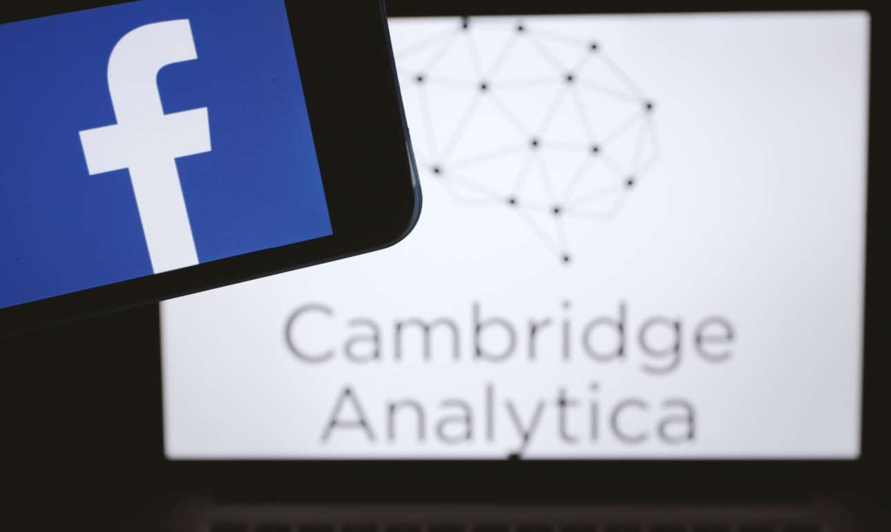 Βάζει λουκέτο η Cambridge Analytica