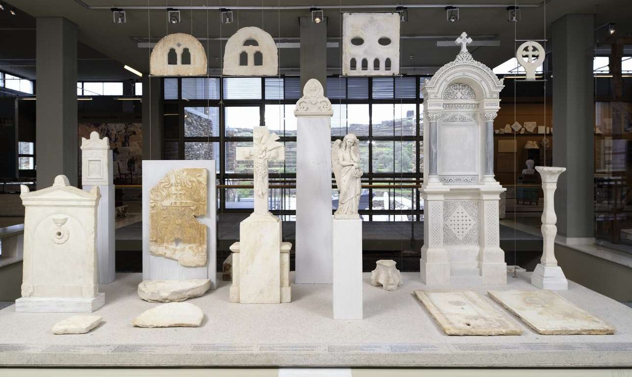 Εγκαίνια της έκθεσης «Οι αμέτρητες όψεις του Ωραίου» στο Μουσείο Μαρμαροτεχνίας στην Τήνο