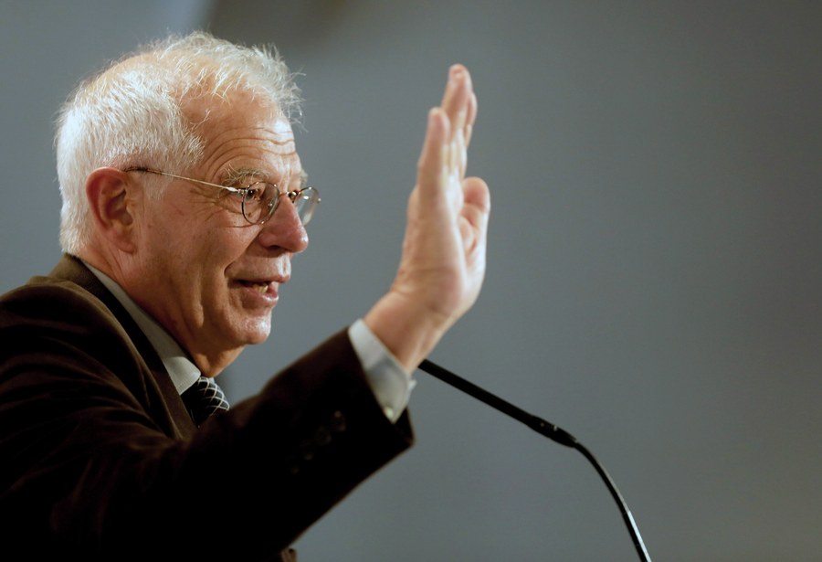 epa06397027 Former President of the European Parliament Josep Borrell speaks as he takes part in an electoral event of Socialists' Party of Catalonia (PSC) held at the headquarters of PSC in Barcelona, Spain, on 18 December 2017. Catalonia will hold regional elections on the upcoming 21 December. EPA/Juan Carlos Cardenas