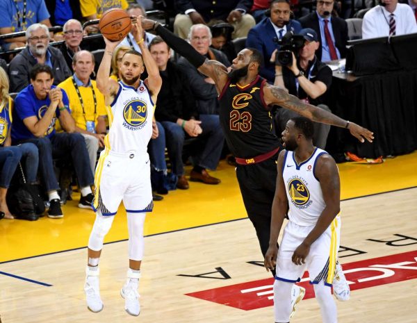 2018-06-01T031852Z_773205551_NOCID_RTRMADP_3_NBA-FINALS-CLEVELAND-CAVALIERS-AT-GOLDEN-STATE-WARRIORS