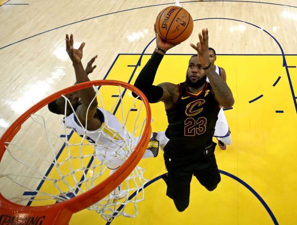 2018-06-01T043026Z_928221733_NOCID_RTRMADP_3_NBA-FINALS-CLEVELAND-CAVALIERS-AT-GOLDEN-STATE-WARRIORS