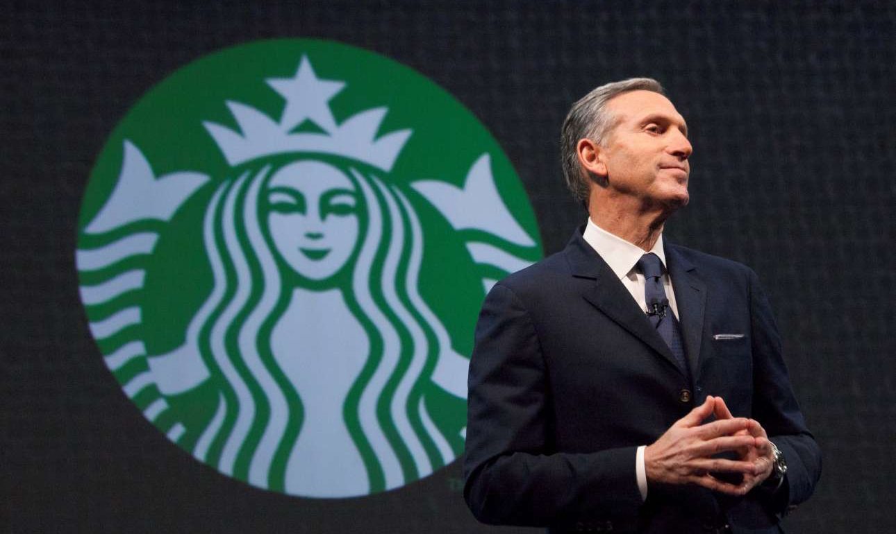 Παραιτείται ο πρόεδρος της Starbucks με το βλέμμα στον Λευκό Οίκο