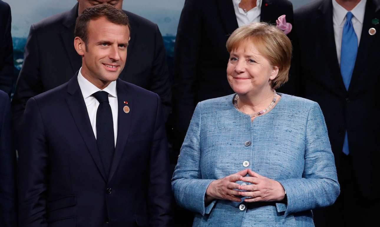 Γερμανία: Ο Μακρόν στηρίζει τη Μέρκελ στη διαμάχη της με τον Ζεεχόφερ