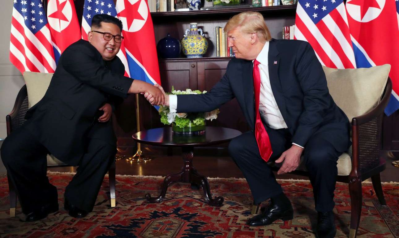 Τραμπ και Κιμ: αλληλεγγύη μεταξύ… κληρονόμων στη Σιγκαπούρη