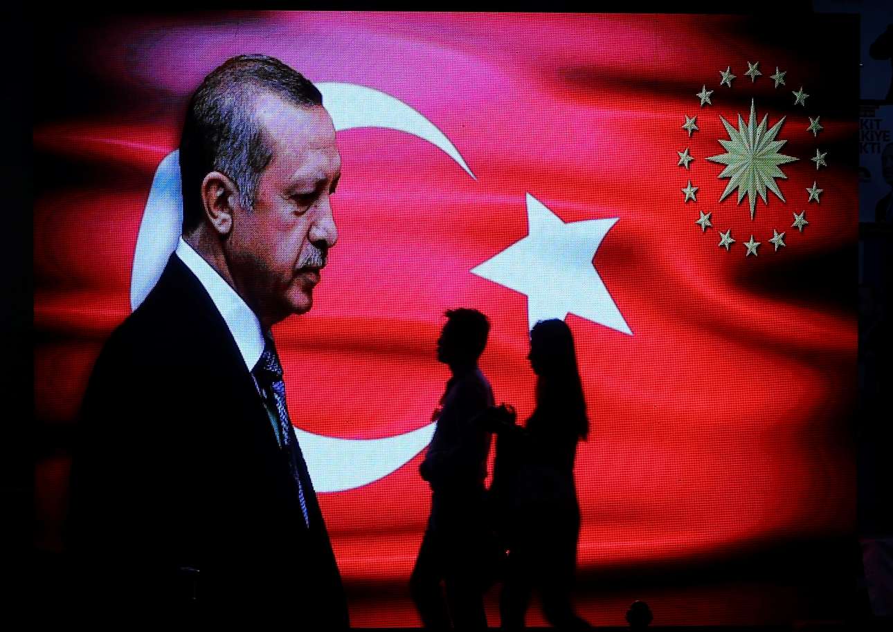 Ο αγχωμένος Ερντογάν ζητεί στενό μαρκάρισμα στους Κούρδους: «Πάρτε τους γειτονιά με γειτονιά»