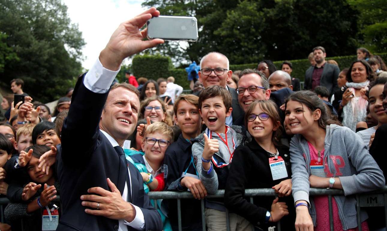 Ο Εμανουέλ Μακρόν τα «έψαλε» σε πιτσιρικά που τον αποκάλεσε με το μικρό όνομά του [βίντεο]