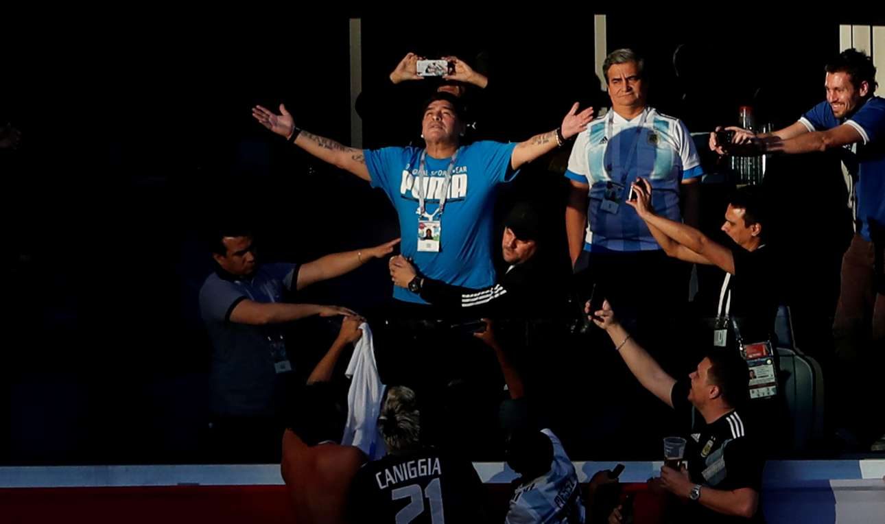 Κινδυνεύει να γίνει γελοίος ο Μαραντόνα;