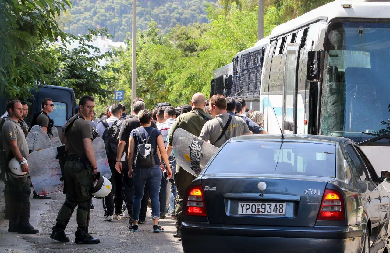 Στο Αυτόφωρο για τέσσερα πλημμελήματα οι συλληφθέντες του Ρουβίκωνα