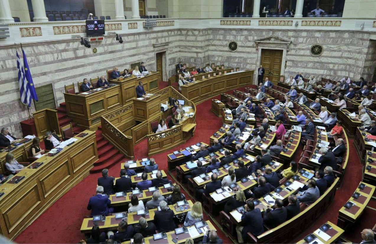 Με 154 «ναι» πέρασαν (και) τα νέα μέτρα