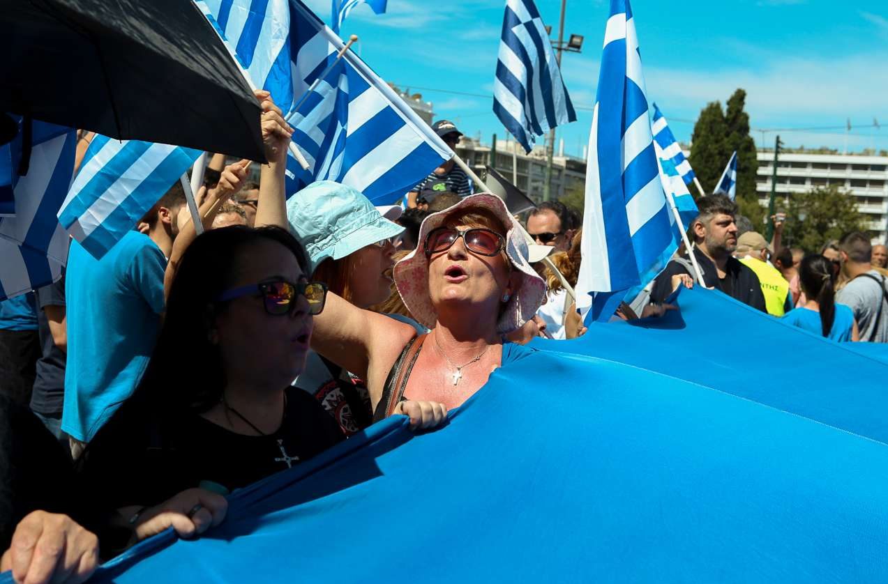 Οι ελληνικές σημαίες κυμάτιζαν από νωρίς