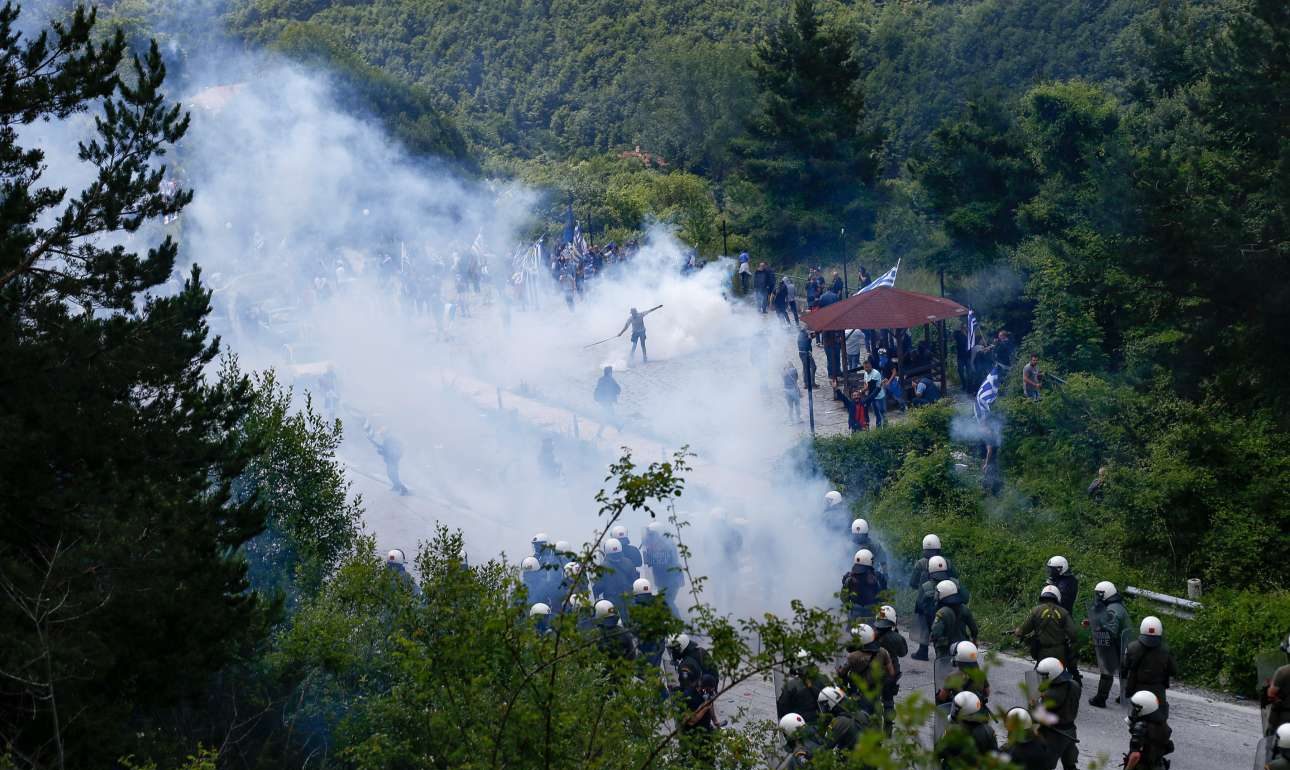 Επεισόδια, χημικά και τραυματισμοί στο Πισοδέρι την ώρα υπογραφής της συμφωνίας