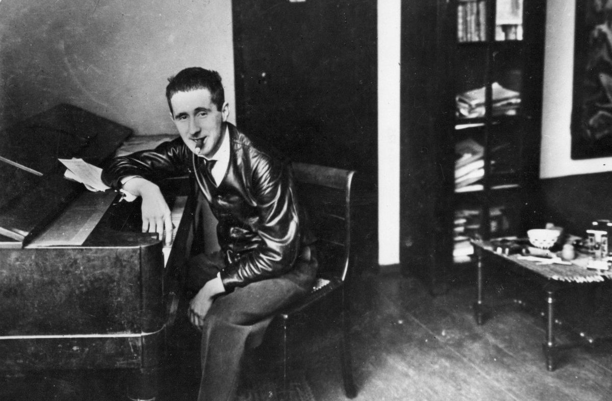 Και ο Μπρεχτ στο ΠΑΜΕ, κ. Τζήμερε;