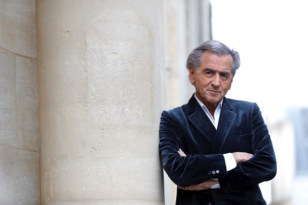 Μπορεί ο Μπερνάρ-Ανρί Λεβί να σταματήσει μόνος το Brexit;