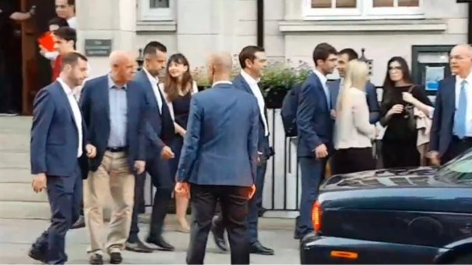 Λονδίνο: Φραστική επίθεση στον Τσίπρα – «Προδότη, πούλησες τη Μακεδονία» [βίντεο]