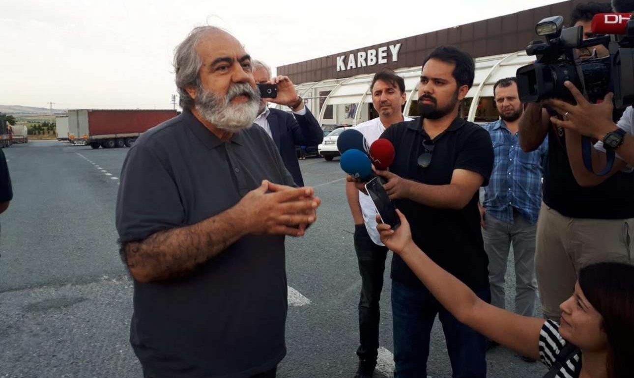 Τουρκία: Ελεύθερος -μετά από δύο χρόνια φυλάκισης- ο δημοσιογράφος Μεχμέτ Αλτάν