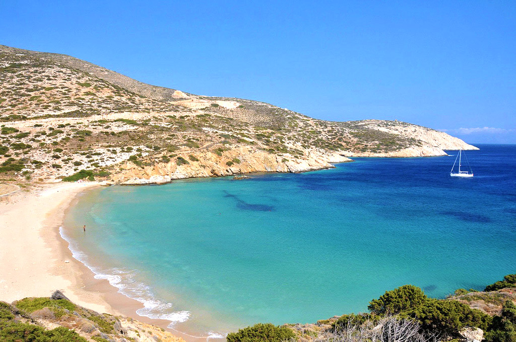 Forbes: O Κέδρος της Δονούσας στις οκτώ καλύτερες παραλίες του κόσμου