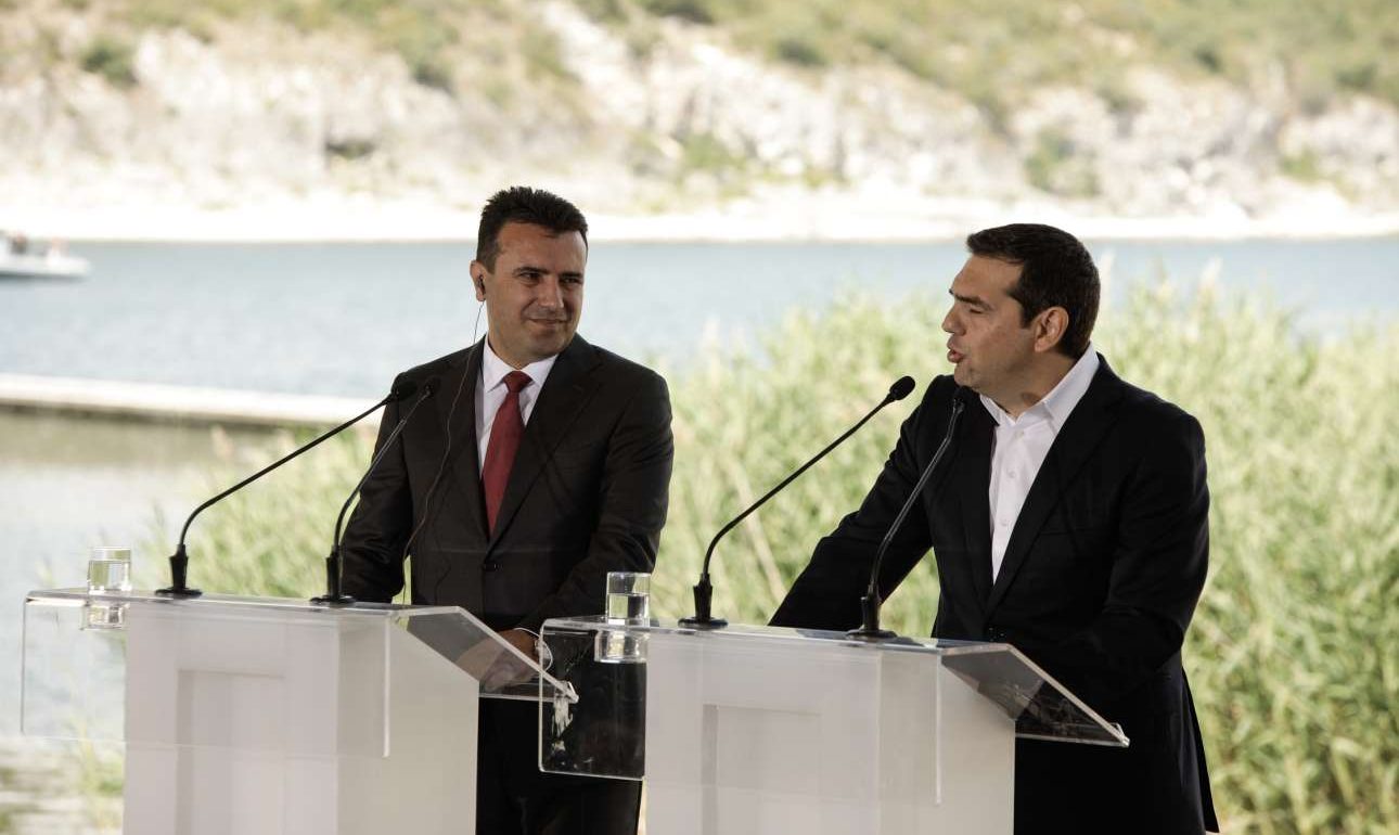 «Πρέσπεια 2018»: Τσίπρας και Ζάεφ χαιρέτισαν το «ιστορικό βήμα» της συμφωνίας