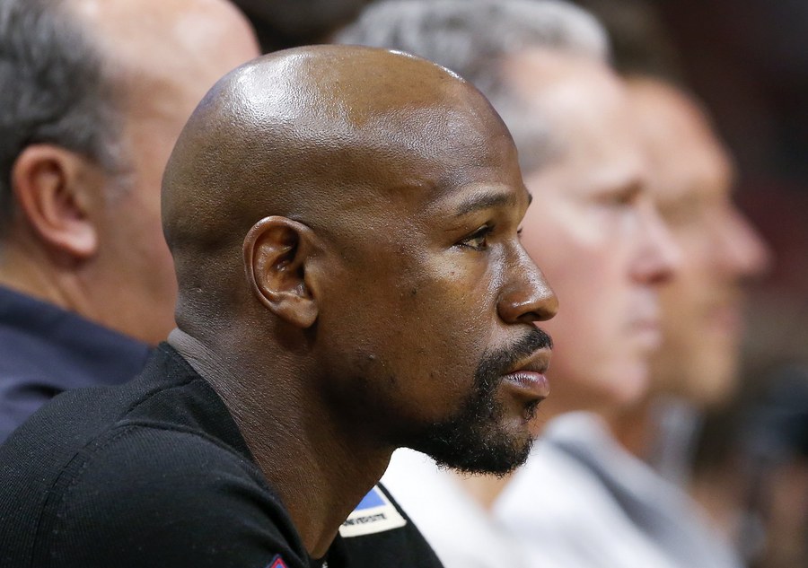 epa06633400 Professional boxer Floyd Mayweather watches the first half of the NBA basketball game between the Cleveland Cavaliers and the Miami Heat at the American Airlines Arena in Miami, Florida, USA, 27 March 2018. EPA/ERIK S. LESSER SHUTTERSTOCK OUT